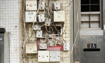 5 Warning Signs of Electrical Wiring Problems
